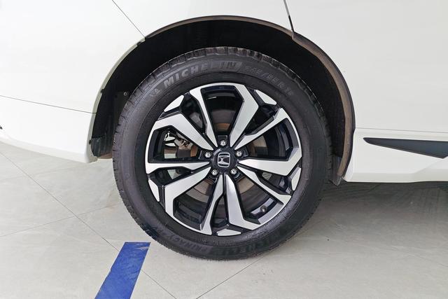Honda UR-V 2017 240 TURBO 2 WD V — фото 10