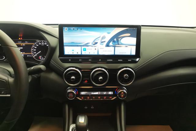 Nissan Sylphy 2023 1.6 L CVT — фото 11