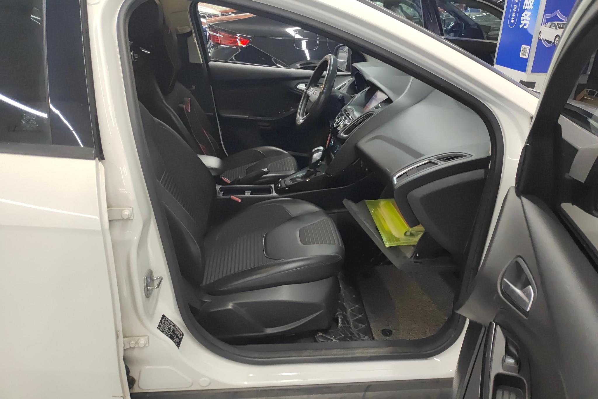 Ford Focus 2018 1.6L AT
