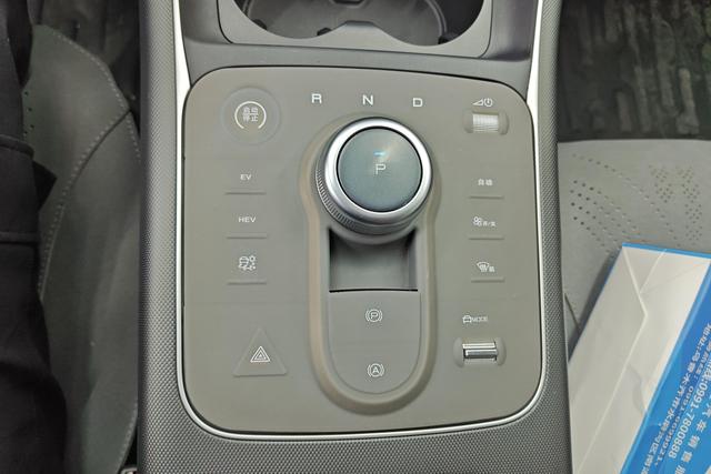 BYD Destroyer 05 2024 DM-i 120 KM Luxury — фото 14