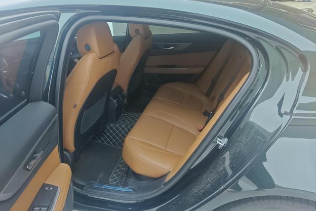 Jaguar XEL 2023 2.0 T 250 PS R-DYNAMIC S — фото 16