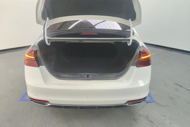 Geely Emgrand 2020 1.5 L MTLuxury — фото 17