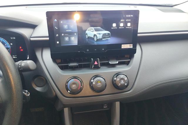 Toyota Corolla Cross 2024 2.0 L CVT — фото 13