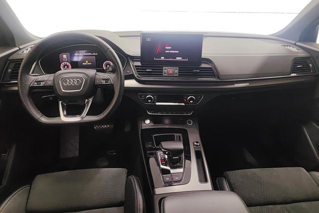 Audi Q5L Sportback 2021 40 TFSI Luxury — фото 12