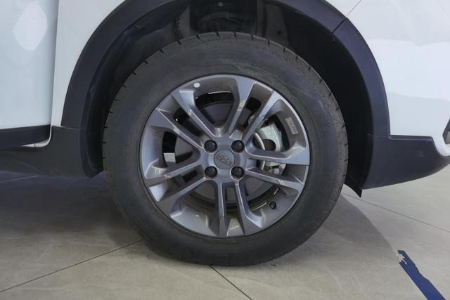 Geely X3 2019 1.5 L MT — фото 4