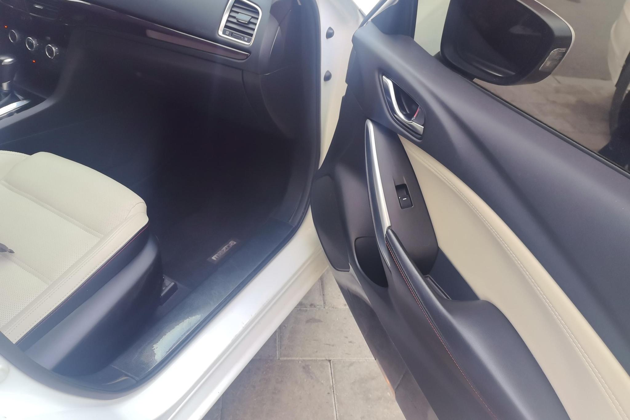Mazda Atenza 2015 2.0L Luxury
