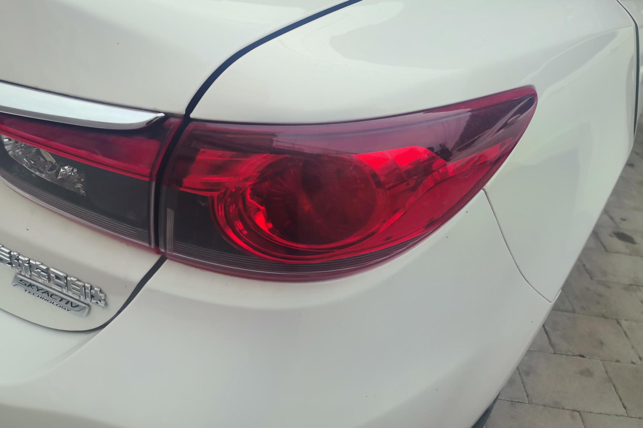Mazda Atenza 2015 2.0L Luxury
