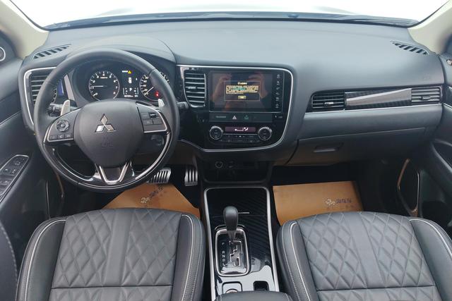 Mitsubishi Outlander 2021 2.4 L 4 WD 5 — фото 11