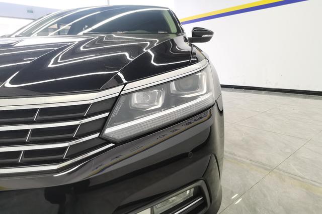 Volkswagen Passat 2017 330 TSI DSG — фото 4
