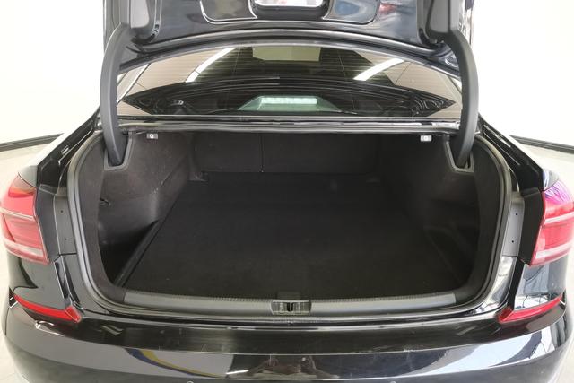 Volkswagen Passat 2017 330 TSI DSG — фото 17