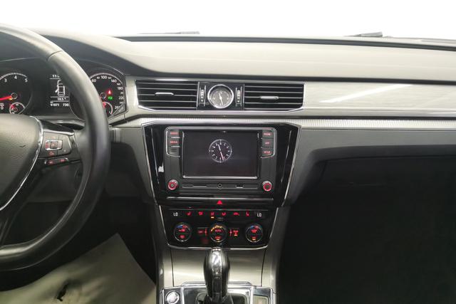 Volkswagen Passat 2017 330 TSI DSG — фото 11