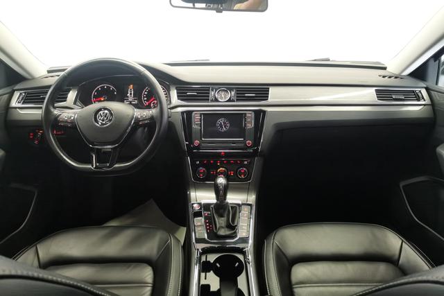 Volkswagen Passat 2017 330 TSI DSG — фото 13