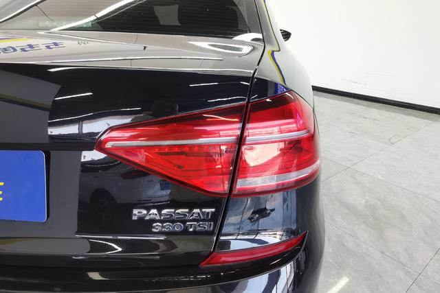 Volkswagen Passat 2017 330 TSI DSG — фото 5