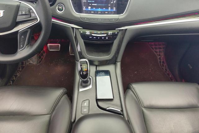 Cadillac XT5 2017 — фото 14