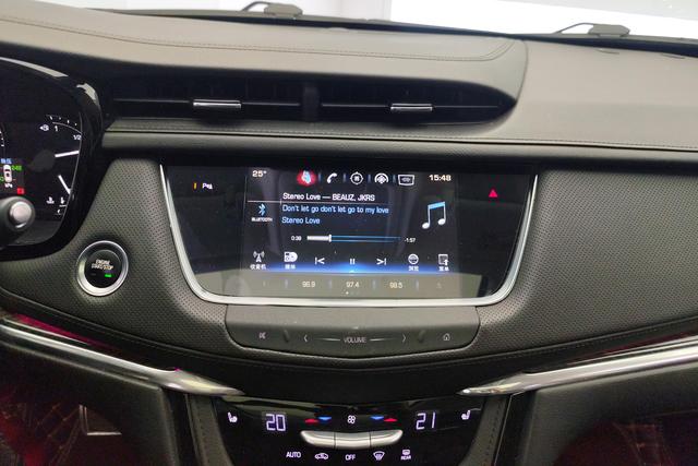 Cadillac XT5 2017 — фото 12