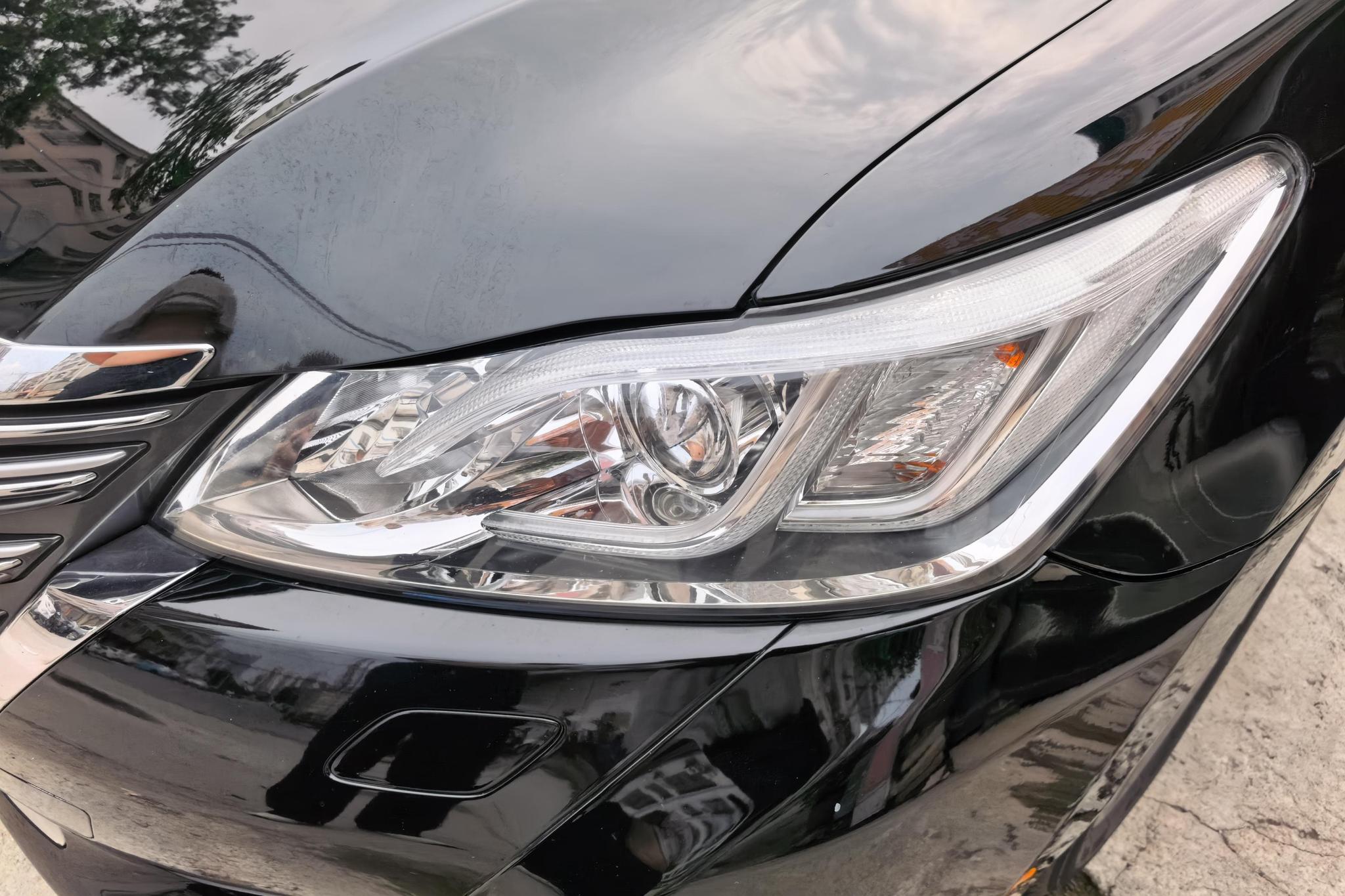 Toyota Crown 2015 2.0T Fashion