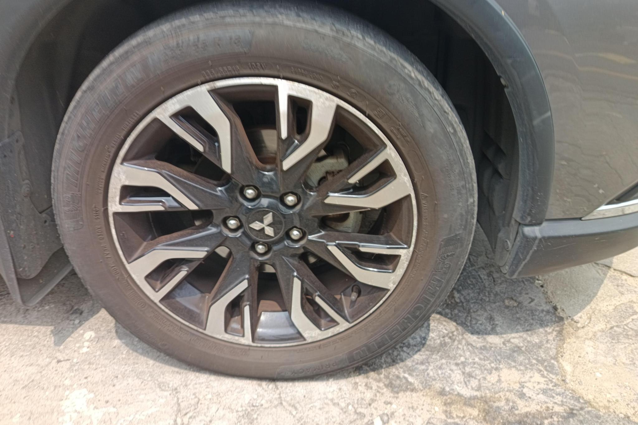 Mitsubishi Outlander 2019 2.4L 5 мест V