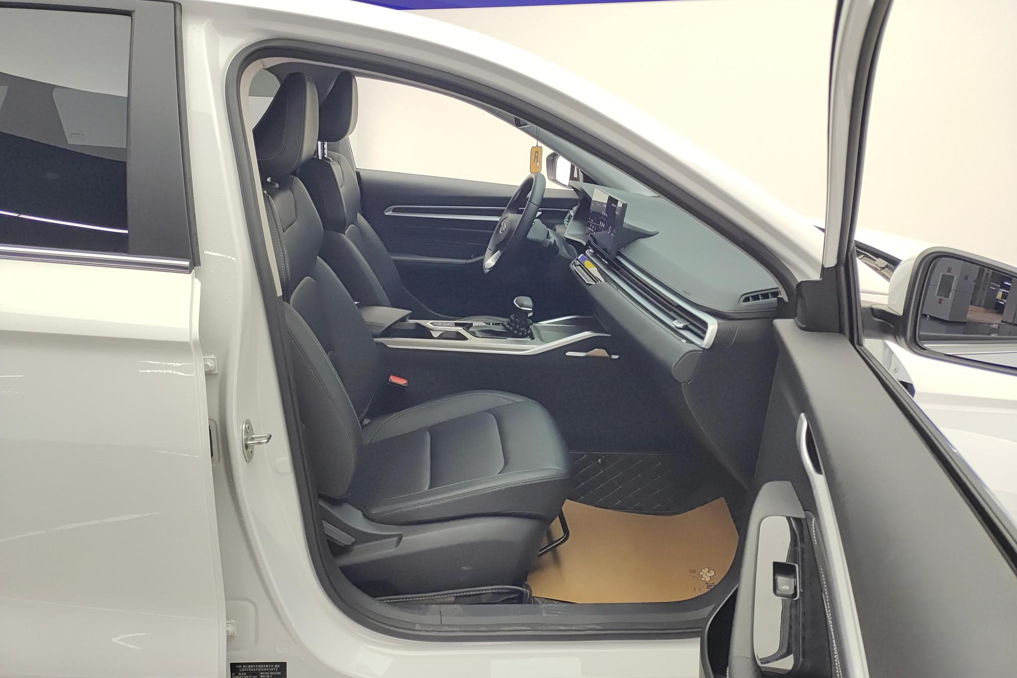 Geely Emgrand 2025 4 1.5L CVT Luxury