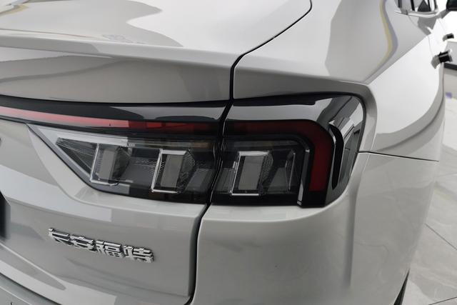 Ford Mondeo 2023 Eco Boost 180 Luxury — фото 5