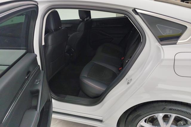 Ford Mondeo 2023 Eco Boost 180 Luxury — фото 16