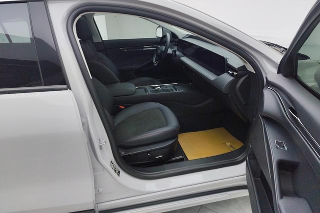 Ford Mondeo 2023 Eco Boost 180 Luxury — фото 10