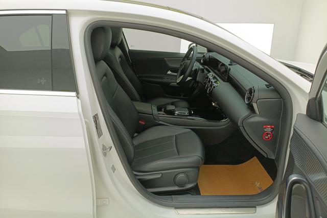 Mercedes-Benz A-Class 2023 A 200 L — фото 7
