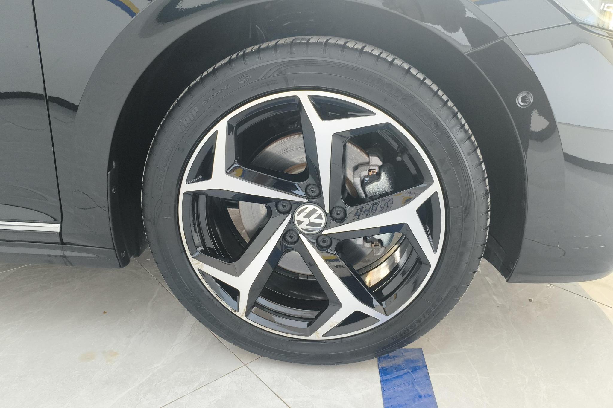 Volkswagen Passat 2024 380TSI
