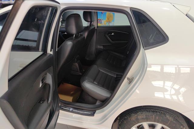 Volkswagen Polo 2016 1.6 L ATLuxury — фото 16