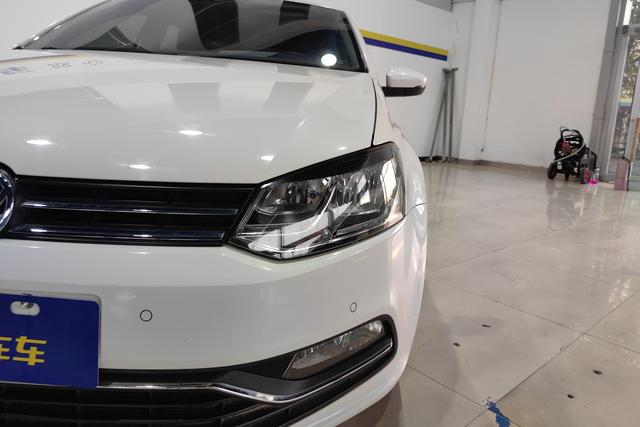 Volkswagen Polo 2016 1.6 L ATLuxury — фото 5