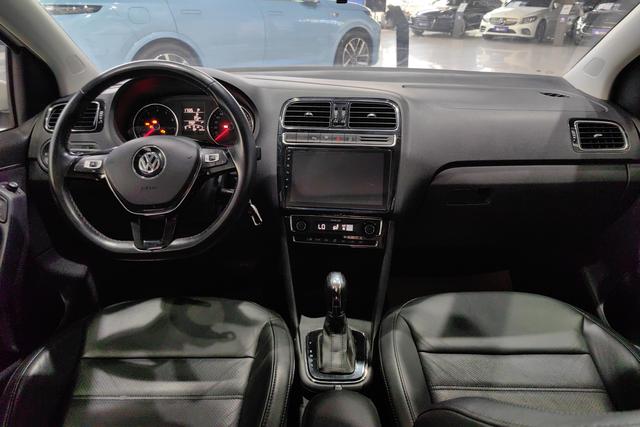 Volkswagen Polo 2016 1.6 L ATLuxury — фото 13