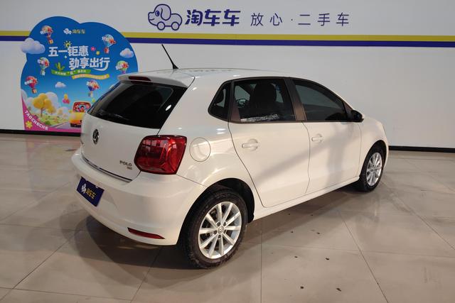 Volkswagen Polo 2016 1.6 L ATLuxury — фото 3