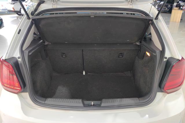 Volkswagen Polo 2016 1.6 L ATLuxury — фото 17