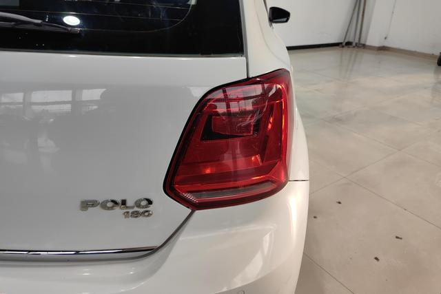 Volkswagen Polo 2016 1.6 L ATLuxury — фото 6