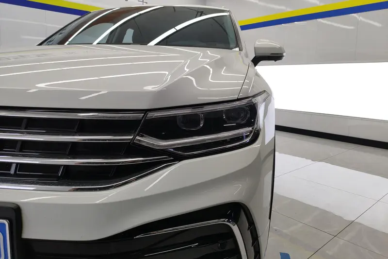 Volkswagen Tiguan L — фото 4