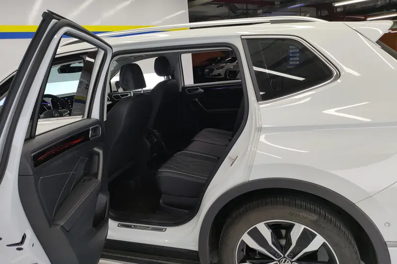 Volkswagen Tiguan L — фото 12