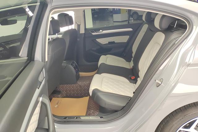 Volkswagen Magotan 2023 200 330 TSI DSGLuxury — фото 16