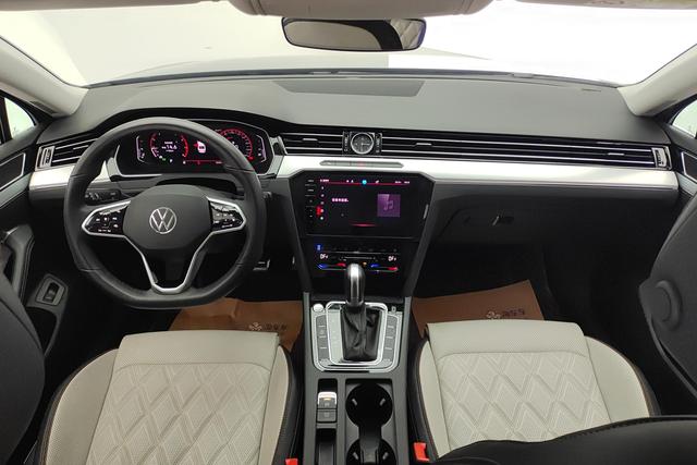 Volkswagen Magotan 2023 200 330 TSI DSGLuxury — фото 12