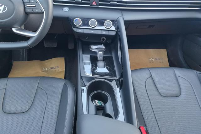 Hyundai Elantra 2023 1.5 L CVT GLX — фото 15