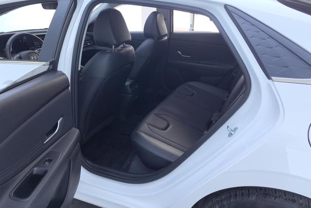 Hyundai Elantra 2023 1.5 L CVT GLX — фото 16
