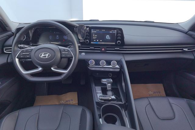 Hyundai Elantra 2023 1.5 L CVT GLX — фото 12
