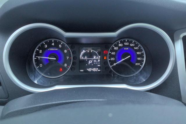 Dongfeng AX3 2016 1.5 L AT — фото 13