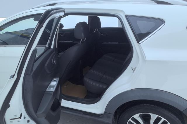 Dongfeng AX3 2016 1.5 L AT — фото 16
