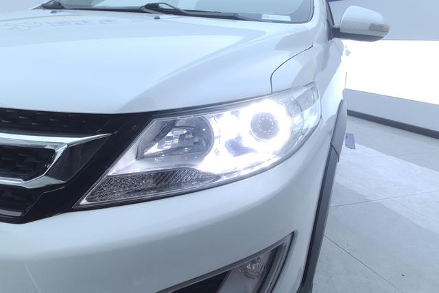 Dongfeng Fengshen Fengshen AX3 2016 — фото 4