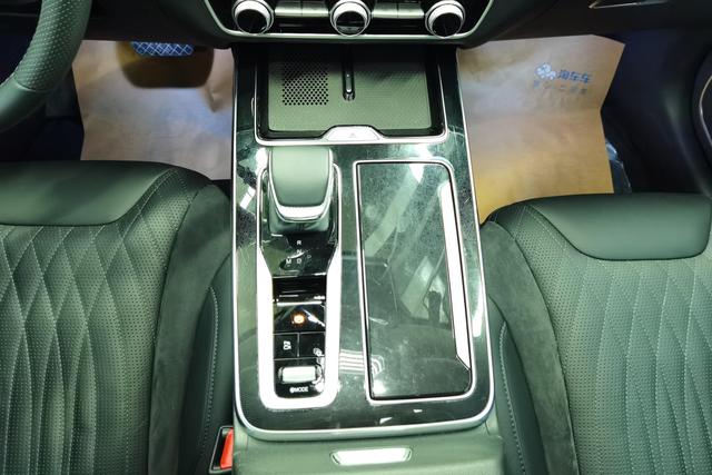 Hongqi HS5 2023 2.0 T Pro — фото 14