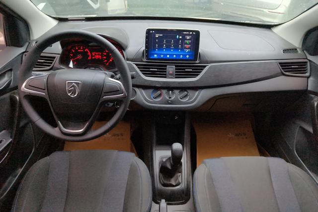 Wuling Baojun 310 2020 1.2 L MTComfort — фото 12