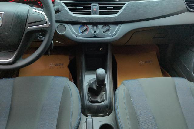 Wuling Baojun 310 2020 1.2 L MTComfort — фото 11