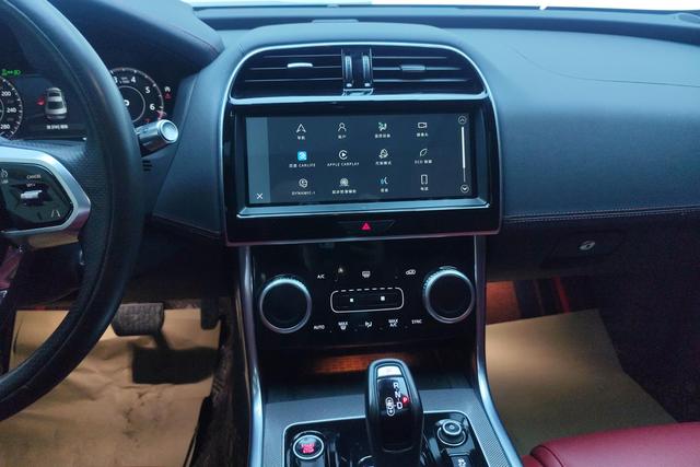 Jaguar XEL 2022 2.0 T 250 PS R-DYNAMIC S — фото 13