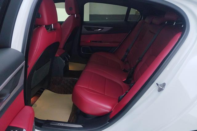 Jaguar XEL 2022 2.0 T 250 PS R-DYNAMIC S — фото 16