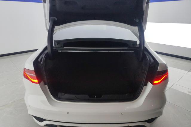 Jaguar XEL 2022 2.0 T 250 PS R-DYNAMIC S — фото 17