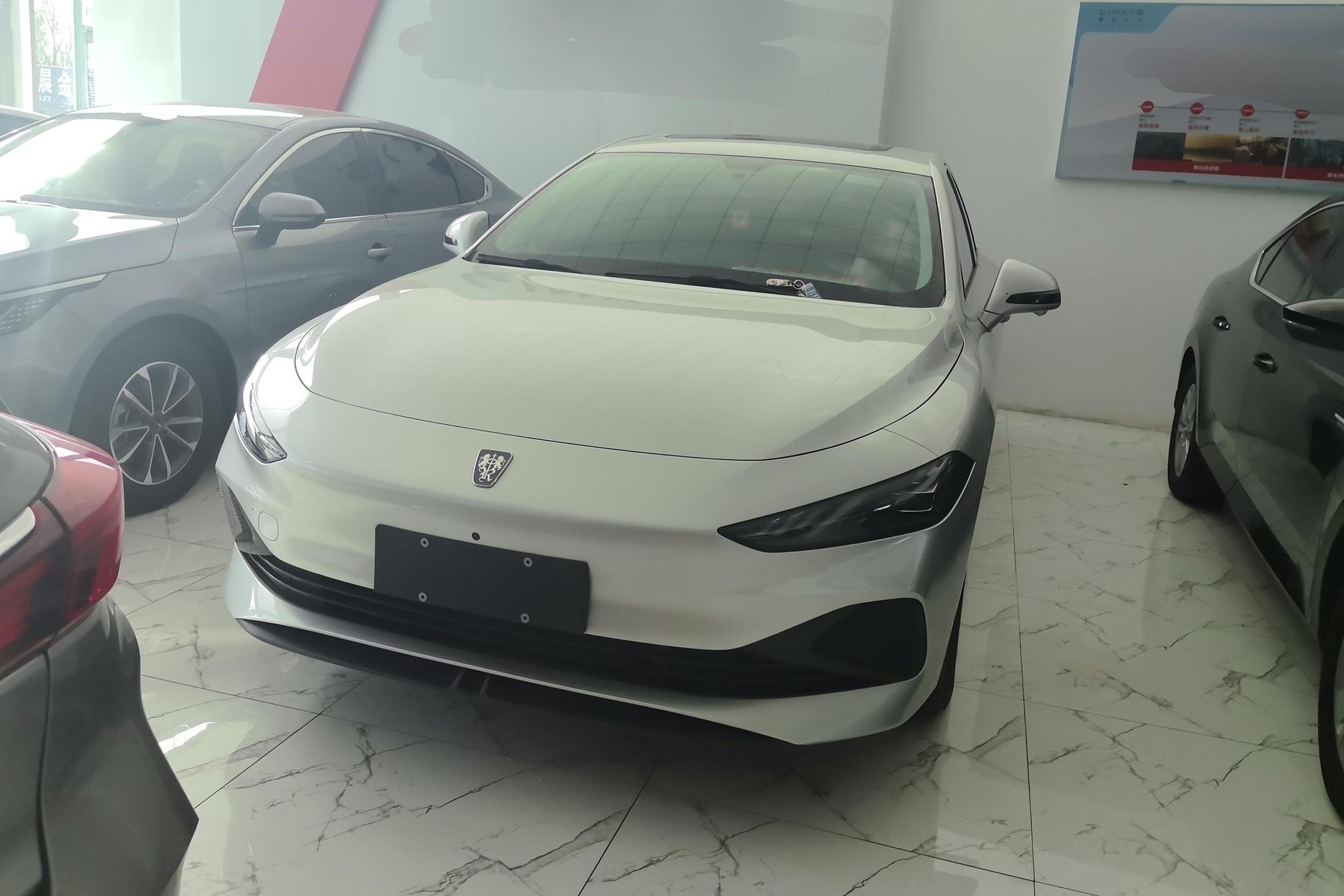 Roewe D7 DMH 2025 125 Champion